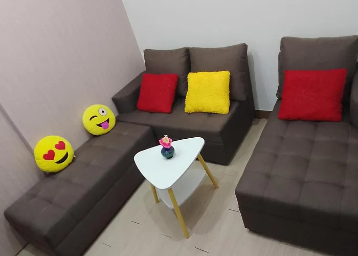 Trees 1 Bedroom Fully Furnished With Free Wi-fi & Netflix * Manila