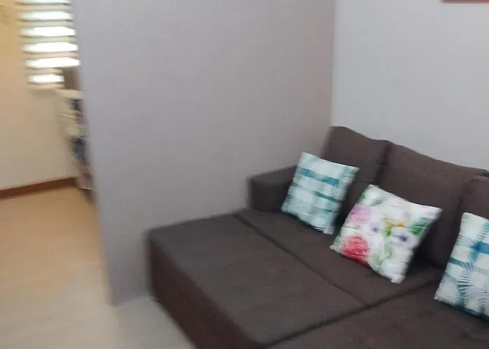 아파트 Trees 1 Bedroom Fully Furnished With Free Wi-fi & Netflix *